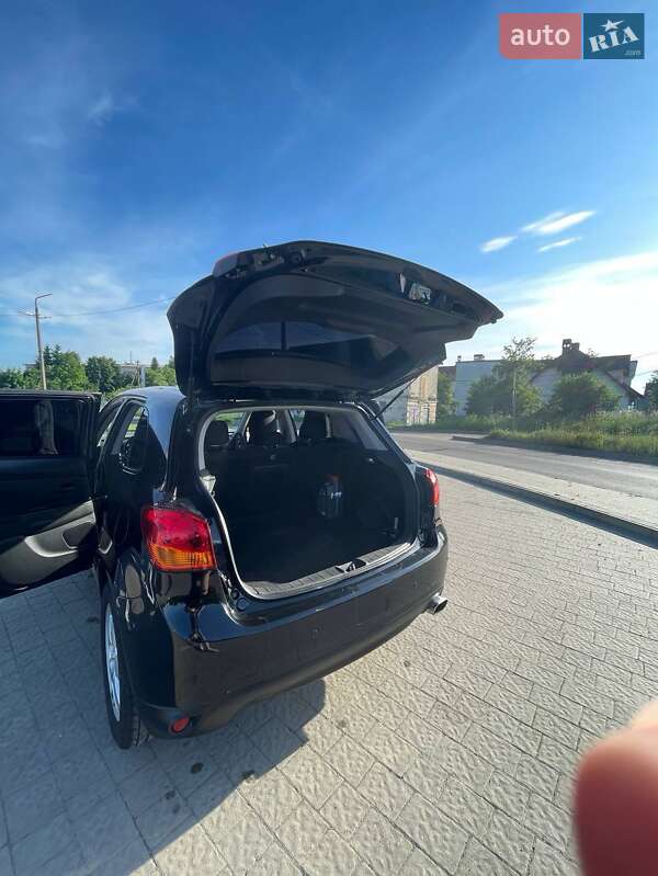 Позашляховик / Кросовер Mitsubishi Outlander Sport 2013 в Дрогобичі