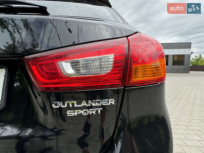 Внедорожник / Кроссовер Mitsubishi Outlander Sport 2015 в Ровно