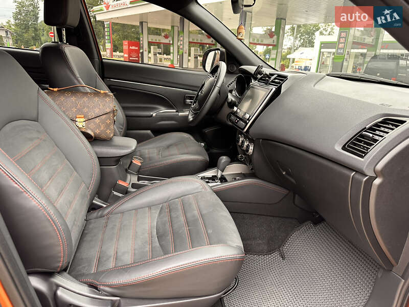 Позашляховик / Кросовер Mitsubishi Outlander Sport 2019 в Житомирі