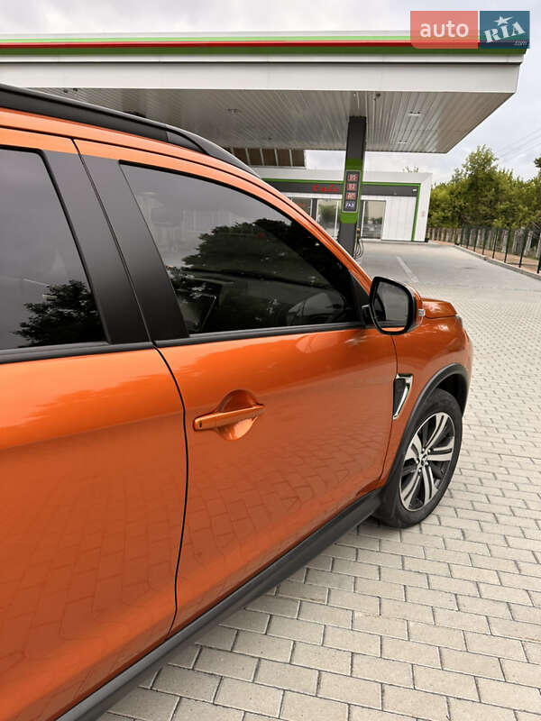 Позашляховик / Кросовер Mitsubishi Outlander Sport 2019 в Житомирі