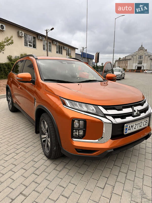 Позашляховик / Кросовер Mitsubishi Outlander Sport 2019 в Житомирі