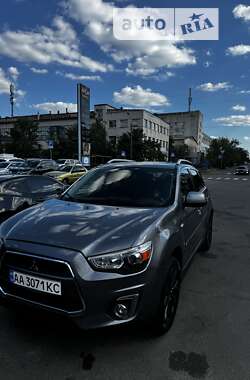 Позашляховик / Кросовер Mitsubishi Outlander Sport 2015 в Києві