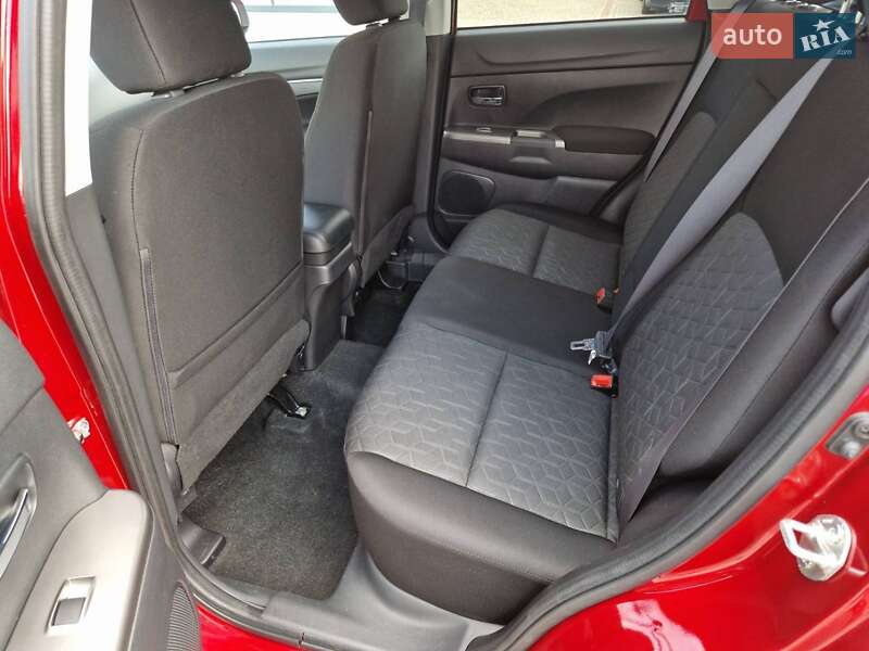 Внедорожник / Кроссовер Mitsubishi Outlander Sport 2019 в Ужгороде