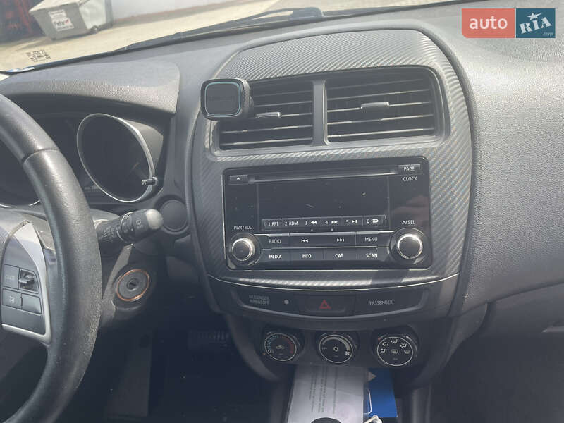 Позашляховик / Кросовер Mitsubishi Outlander Sport 2015 в Одесі