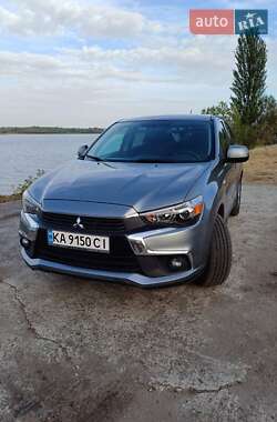 Позашляховик / Кросовер Mitsubishi Outlander Sport 2014 в Києві