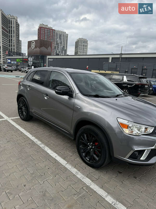 Позашляховик / Кросовер Mitsubishi Outlander Sport 2018 в Києві