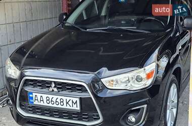 Позашляховик / Кросовер Mitsubishi Outlander Sport 2015 в Києві