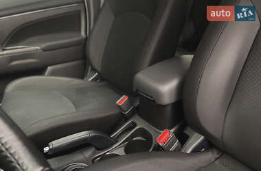 Внедорожник / Кроссовер Mitsubishi Outlander Sport 2015 в 