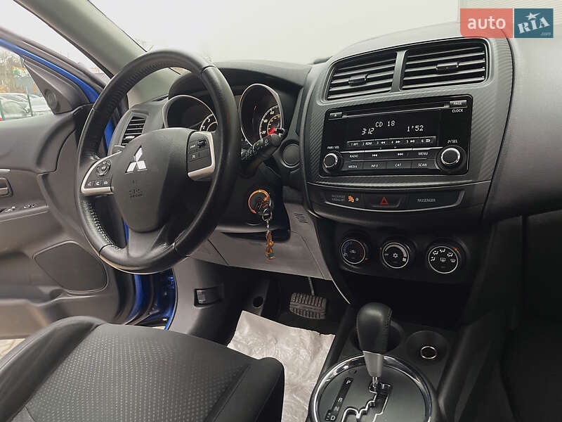 Внедорожник / Кроссовер Mitsubishi Outlander Sport 2015 в Киеве