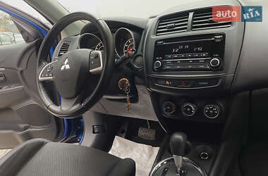 Внедорожник / Кроссовер Mitsubishi Outlander Sport 2015 в 