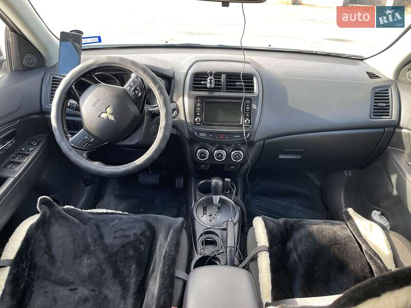 Позашляховик / Кросовер Mitsubishi Outlander Sport 2016 в Херсоні