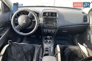 Внедорожник / Кроссовер Mitsubishi Outlander Sport 2016 в 