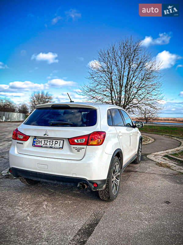Позашляховик / Кросовер Mitsubishi Outlander Sport 2016 в Херсоні