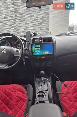 Позашляховик / Кросовер Mitsubishi Outlander Sport 2015 в Києві