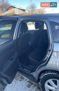 Позашляховик / Кросовер Mitsubishi Outlander Sport 2013 в 