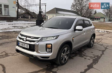 Позашляховик / Кросовер Mitsubishi Outlander Sport 2019 в 