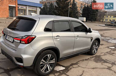 Позашляховик / Кросовер Mitsubishi Outlander Sport 2019 в 