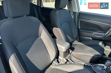 Внедорожник / Кроссовер Mitsubishi Outlander Sport 2015 в 