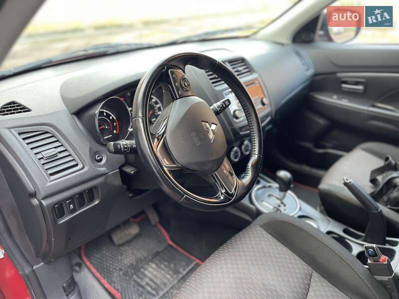 Позашляховик / Кросовер Mitsubishi Outlander Sport 2016 в Варві