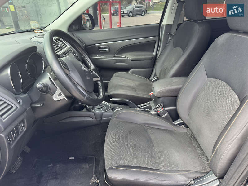 Внедорожник / Кроссовер Mitsubishi Outlander Sport 2015 в Ровно