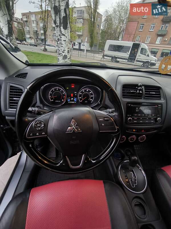 Внедорожник / Кроссовер Mitsubishi Outlander Sport 2016 в Кривом Роге