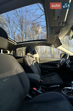 Позашляховик / Кросовер Mitsubishi Outlander Sport 2014 в 