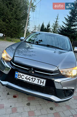 Внедорожник / Кроссовер Mitsubishi Outlander Sport 2017 в Львове