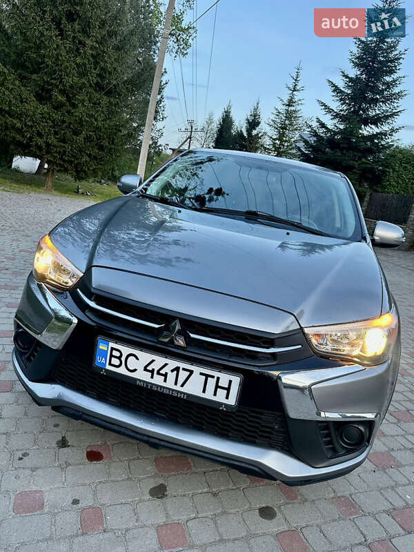 Позашляховик / Кросовер Mitsubishi Outlander Sport 2017 в 
