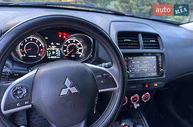 Позашляховик / Кросовер Mitsubishi Outlander Sport 2017 в 