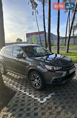Позашляховик / Кросовер Mitsubishi Outlander Sport 2018 в 