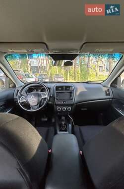 Позашляховик / Кросовер Mitsubishi Outlander Sport 2018 в 