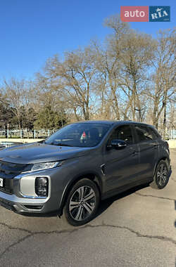 Позашляховик / Кросовер Mitsubishi Outlander Sport 2020 в 
