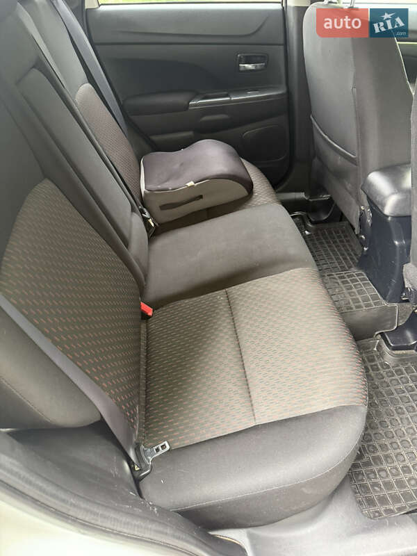 Внедорожник / Кроссовер Mitsubishi Outlander Sport 2016 в Полтаве