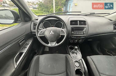 Внедорожник / Кроссовер Mitsubishi Outlander Sport 2015 в 