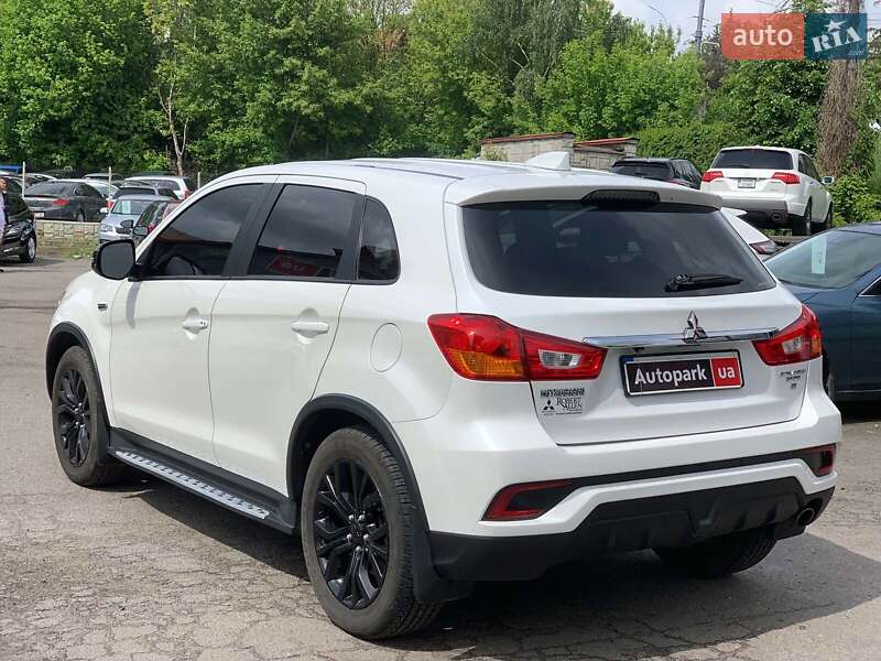Внедорожник / Кроссовер Mitsubishi Outlander Sport 2018 в Виннице