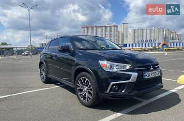 Позашляховик / Кросовер Mitsubishi Outlander Sport 2017 в 