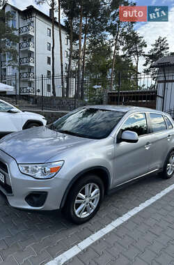 Позашляховик / Кросовер Mitsubishi Outlander Sport 2013 в 