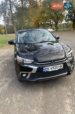 Позашляховик / Кросовер Mitsubishi Outlander Sport 2018 в Рівному