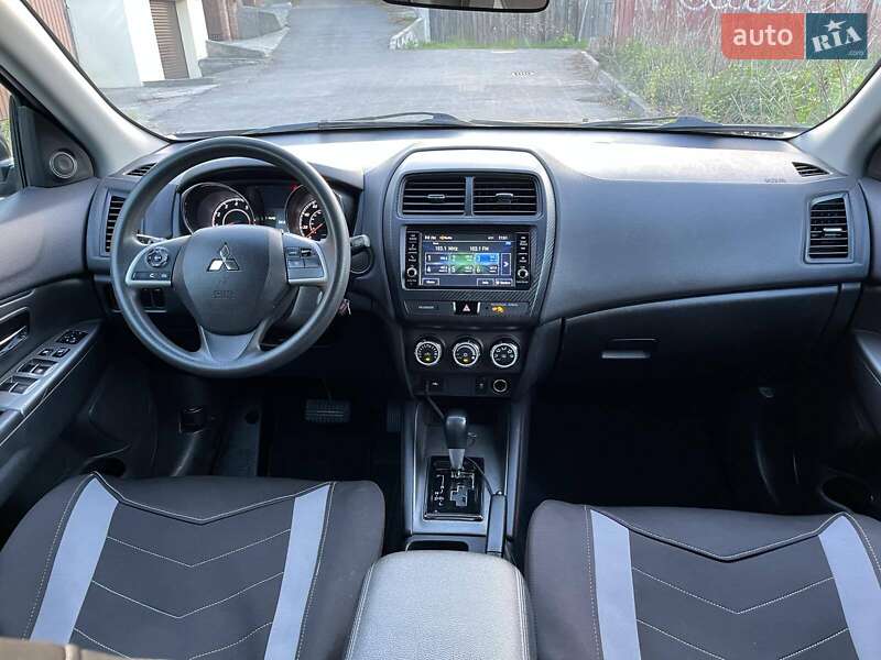 Внедорожник / Кроссовер Mitsubishi Outlander Sport 2019 в Киеве