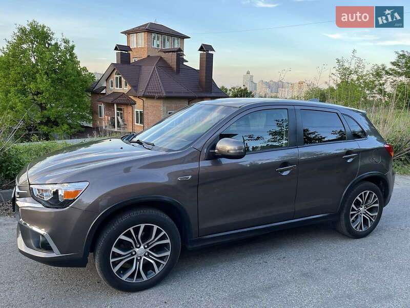 Внедорожник / Кроссовер Mitsubishi Outlander Sport 2019 в Киеве