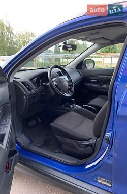 Внедорожник / Кроссовер Mitsubishi Outlander Sport 2017 в 