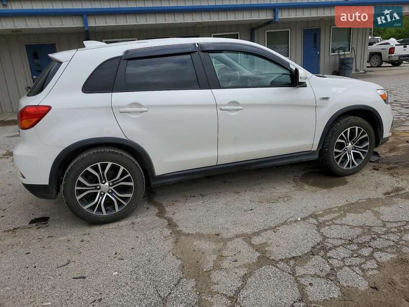 Позашляховик / Кросовер Mitsubishi Outlander Sport 2018 в Львові