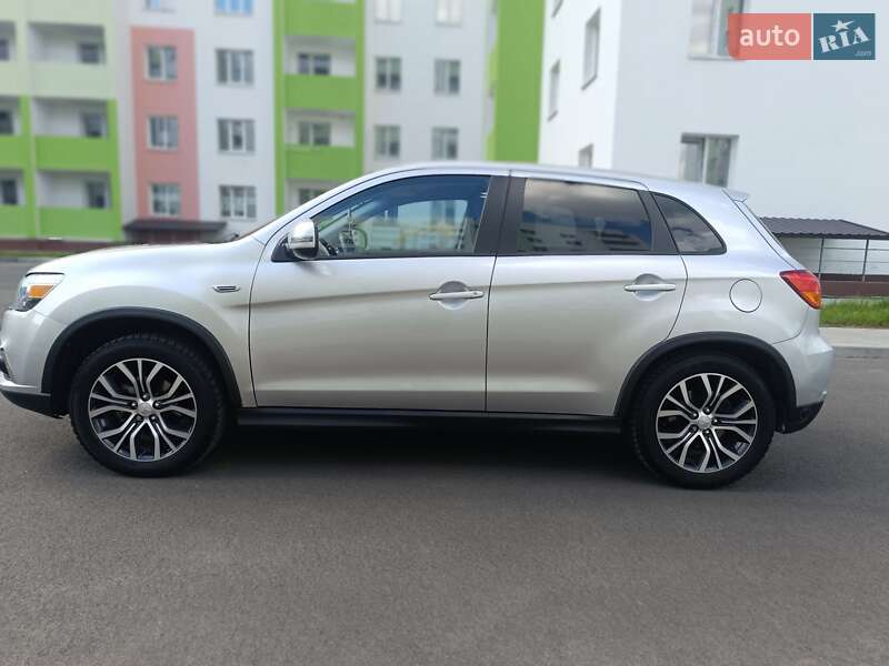 Внедорожник / Кроссовер Mitsubishi Outlander Sport 2018 в Харькове