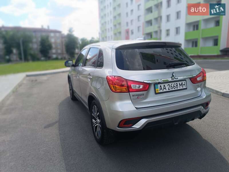Внедорожник / Кроссовер Mitsubishi Outlander Sport 2018 в Харькове