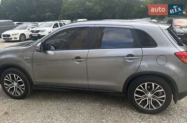 Внедорожник / Кроссовер Mitsubishi Outlander Sport 2016 в 