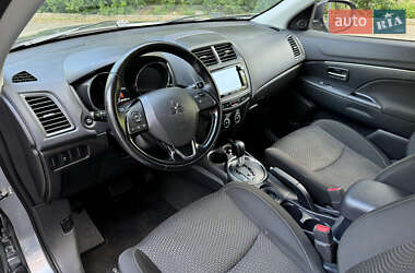 Внедорожник / Кроссовер Mitsubishi Outlander Sport 2016 в 