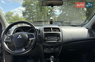Внедорожник / Кроссовер Mitsubishi Outlander Sport 2015 в 