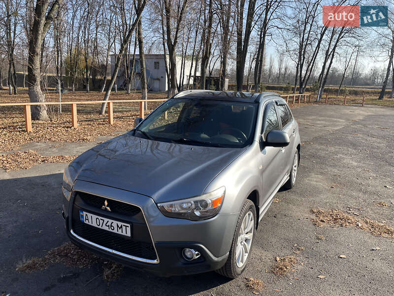 Внедорожник / Кроссовер Mitsubishi Outlander Sport 2011 в Звенигородке
