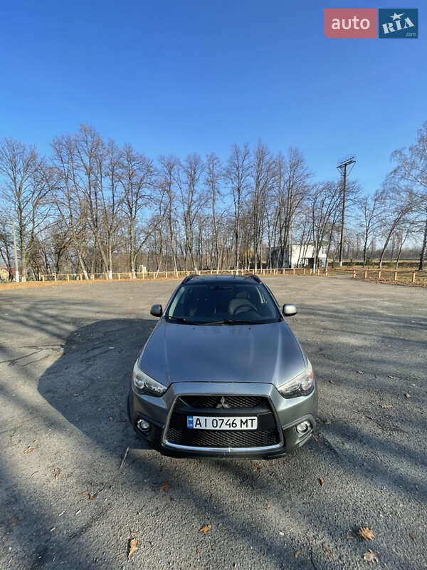 Внедорожник / Кроссовер Mitsubishi Outlander Sport 2011 в Звенигородке
