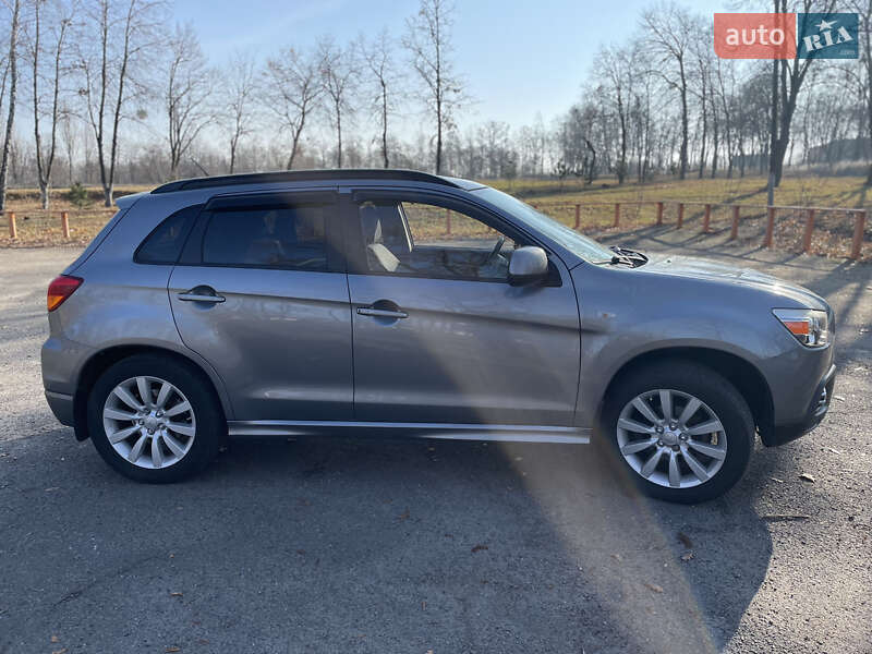 Внедорожник / Кроссовер Mitsubishi Outlander Sport 2011 в Звенигородке